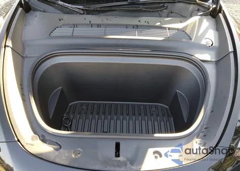 2025 Tesla Model Y Long Range Dual Motor All-Wheel Drive z USA, uszkodzony, nr VIN 7SAYGDEE0SF256902